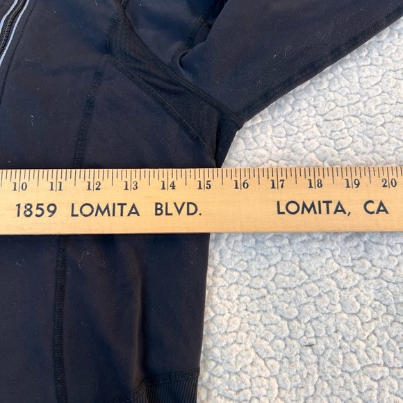 Lululemon Rare Run For It Pullover Size 6 - Picture 13 of 14